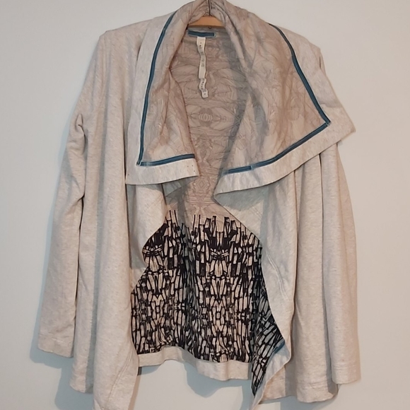 Grey Lululemon cardigan wrap sweater - Picture 1 of 4